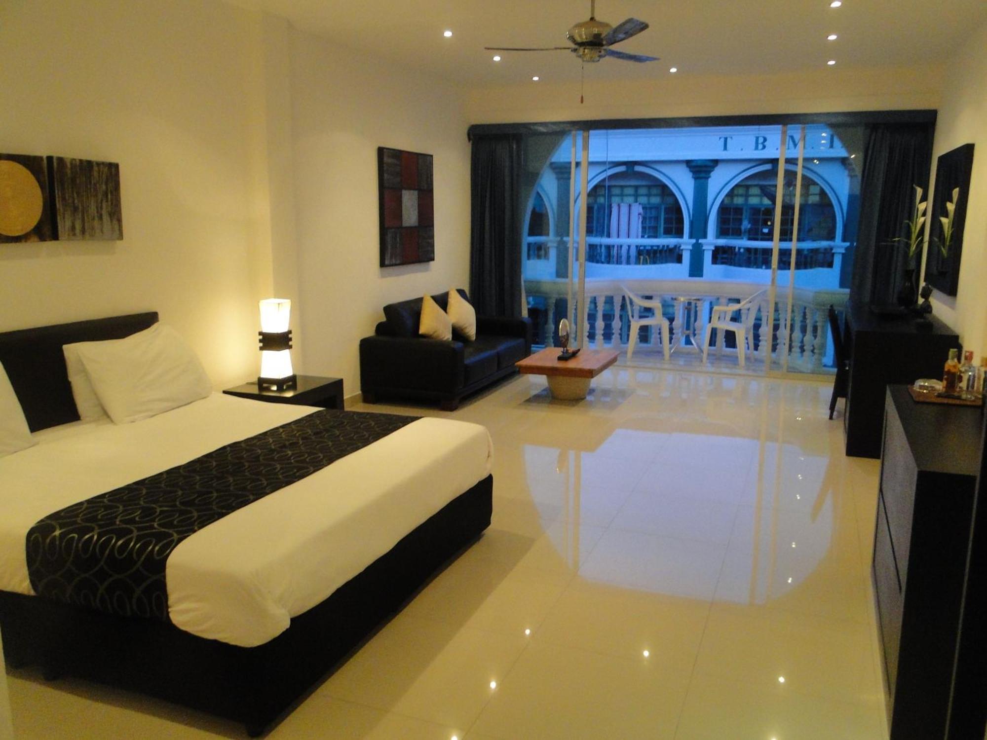 East Suites Pattaya Bagian luar foto