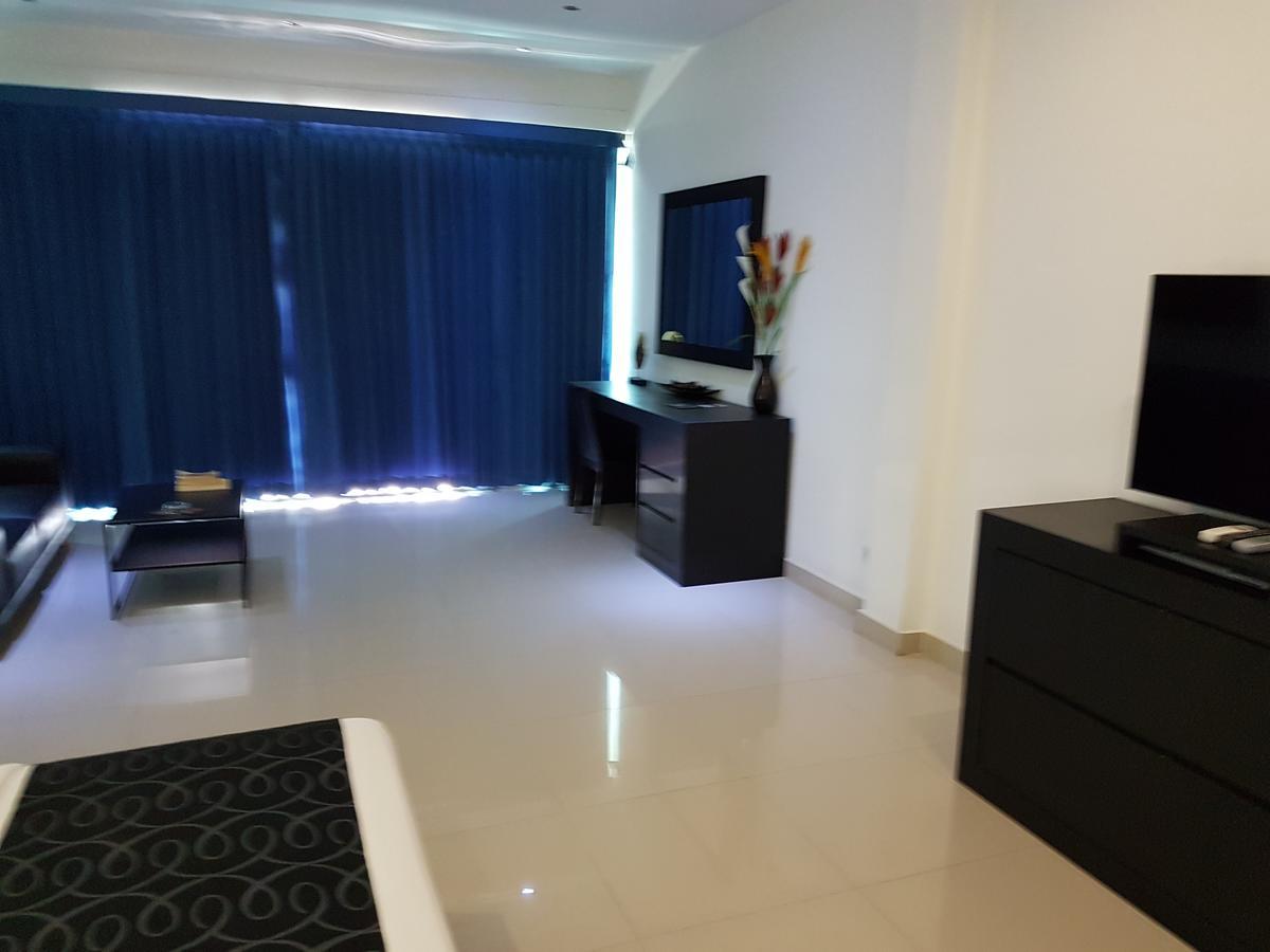 East Suites Pattaya Bagian luar foto