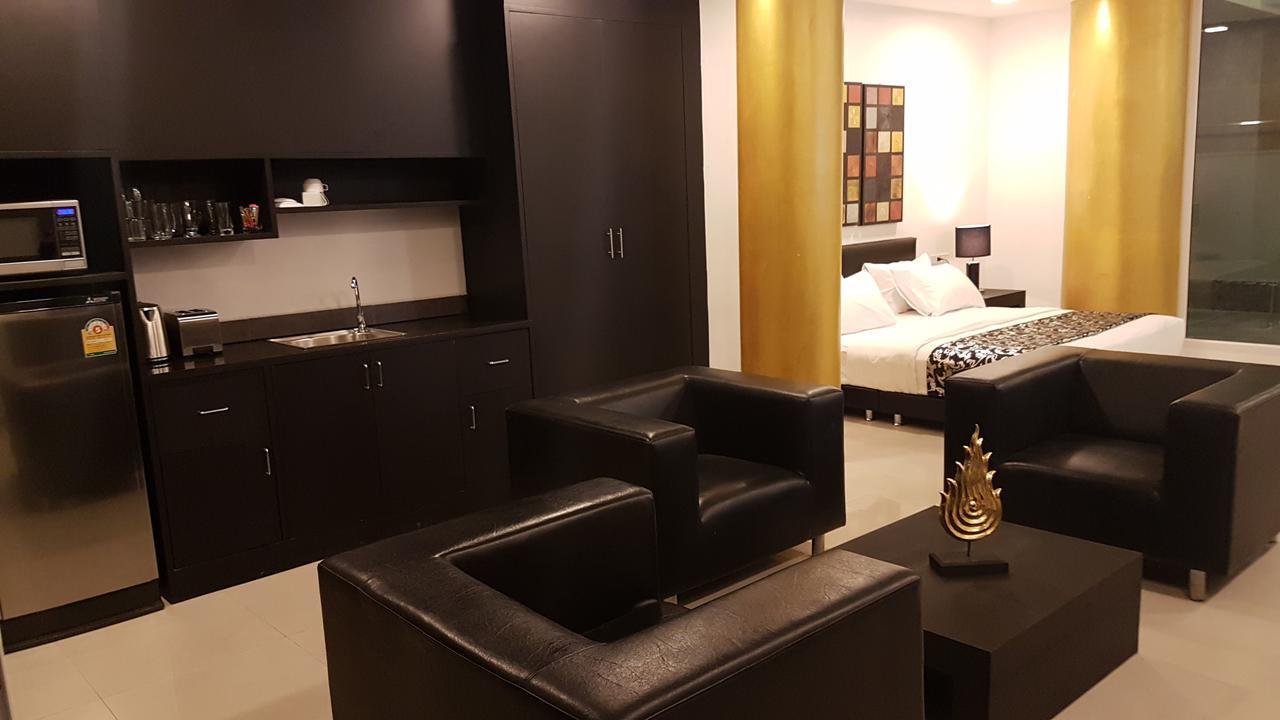 East Suites Pattaya Bagian luar foto